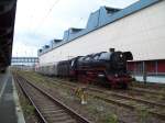 44 2546-8 wartet in Chemnitz HBF auf Ausfahrt. Leider war das Wetter suboptimal (Ben mit bis zu 100 km/h und stark bewlkt) Standort war Bahnsteig 15/16 Mitte