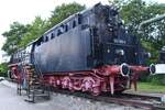 EMDEN, 21.06.2022, ausgemusterte Dampflok 043-904-4 auf dem Bahnhofsvorplatz (ex: 44 903; ab 1955 wurden Dampfloks der Baureihe 44 mit einer Ölhauptfeuerung versehen, diese führten bei der