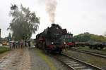 50 3682-7 der Dampflokfreunde Salzwedel e.V. wird neben dem Historischen Lokschuppen Wittenberge für Führerstandsmitfahrten anlässlich der Herbstdampftage bereitgestellt. [7.10.2017 | 14:44 Uhr]