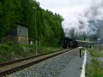 50 3648-8 verlsst am 25.05.06 den Bahnhof Annaberg-Buchholz Sd in Richtung Schlettau. Links im Bild ist das seit langen abgerissene Stellwerk 1 zu erkennen.