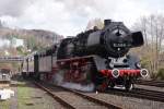 50 3610-8 mit einem Sonderzug bei der Ausfahrt aus Gerolstein am 02.04.2010 um 14:47 Uhr (175 Jahre Deutsche Eisenbahn)