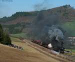 50 2740 der UEF mit dem Fotogterzug (Gerolstein-Ulmen) bei Pelm 6.4.10