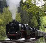 Sonderzug mit 50 3501 + 41 018 (+ Schiebelok 58 311, nicht im Bild) auf der Fahrt ber die Schiefe Ebene,  KBS 850 Lichtenfels - Hof, fotografiert bei Marktschorgast am 23.05.2010