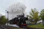 Einzig die Laternen und Auto verraten das man sich in der Gegenwart gefindet. Ab Altenkirchen durfte dann die 52 4867 den Sonderzug nach Limburg ziehen. Hier dampft sie durch Ingelbach gen Limburg.

Ingelbach 22.04.2017