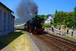 Historische Eisenbahn Frankfurt 52 4867 am 28.05.23 beim Bahnhofsfest in Königstein von einen Gehweg aus fotografiert