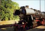 BR52 kurz vor der Abfahrt mit dem Sonderzug  Elstertal  2002 im Geraer Hbf, gezogen wurden 4 DR-Schnell- und Nahverkehrszugwagen
