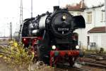 BR 52 8177-9 bei einer Rangierfahrt vor dem  Hauptbahnhof Leipzig. Die Aufnahme entstand am 2. 12.2007