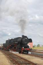 52 8184 stampft mit einem Fotogterzug auf den Ablaufberg, Stafurt 20.09.08