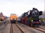 106 992-1 des VSE (Zweitbesetzung) und 52 8154-8 im Bahnhof  Schlettau. (16.10.06)