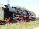 Ein Nachschuss muss bei der Lok einfach erlaubt sein ;-) 52 8195 auf der Strecke Amberg-Schnaittenbach nach Gebenbach, 11.4.2009  