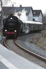 Am 28.11.2009 erreicht der Sonderzug der Eisenbahnnostalgie Chemnitz Erzgebirge gerade das heutige Ziel.