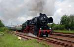 52 8047 verlsst mit ihrem Sonderzug am 15.05.11 Nossen.