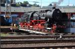 Eine 52 8134-0 auf der Drehscheibe des ehemaligen Bahnbetriebswerkes in Siegen.
Die 52 8134-0 ist in den Hnden der Eisenbahnfreunde Betzdorf e.V.
Aufgenommen am 20.08.2011 in Sigen am Bahnhof auf Gleis 54.