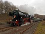 
Die Betzdorfer 52 8134-0 am 26.11.2011 auf Nikolausfahrt, zwischen Dillenburg und Würgendorf. Hier bei der Einfahrt in den Bahnhof Burbach-Würgendorf.