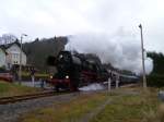 52 8154-8 machte am 18.12.11 die Sonderfahrt. Von Leipzig nach Annaberg, hier in Schwarzenberg Neue Welt.

