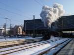 Am 02.03.13 hatte die Lbauer 52 8080-5 ihre letzte Fahrt nach Chemnitz, hier die Ausfahrt in Chemnitz Hbf. Schublok war 112 331-4.