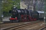 6. Dresdner Dampfloktreffen, 12.04.2014: DR 52 8131-6 der Dampflokfreunde Berlin kam 12.04.2014 mit einem Sonderzug zum Dampfloktreffen, hier bei der Einfahrt in Dresden Hauptbahnhof