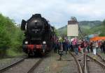 52 8195-1 steht am 04. Mai 2014 mit einem Sonderzug aus Nürnberg Nordost im Endbahnhof Stadtsteinach.