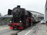 52 4867 der Historischen Eisenbahn Frankfurt am Main am 28.06.14 auf der Hafenbahn mit einen Sonderpendelzug zum Osthafen Festival