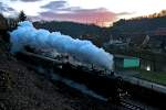 Die Dampflokomotive 52 7596 der Eisenbahnfreunde Zollernbahn passiert am  Morgen des letzten Adventssonntag den 21.12.2014,Sulz am Neckar mit dem Sonderzug aus Horb am Neckar an den Weihnachtsmarkt Konstanz