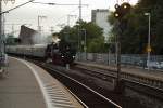 52 4867 am Morgen des 05.09.2015 beim Bereitstellen des Sonderzuges der Historischen Eisenbahn Frankfurt (HEF) im Bahnhof Frankfurt/Main-Süd. Ziel der Sonderfahrt sind die XXI. Meininger Dampfloktage. Planmäßig hätte zwar 01 118 den Zug befördern sollen, aber diese stand leider zu diesem Zeitpunkt mit einem Triebwerkschaden bereits zur Reparatur im Meininger Dampflokwerk.