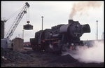 Bahnhof Salzwedel am 10.4.1994: DR 528134 wird bekohlt