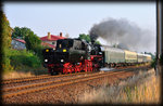 52 8154-8 des Eisenbahnmuseum Leipzig mit dem Sonderzug nach Freyburg an der Unstrut, in Leipzig-Knautkleeberg am 10.09.2016.