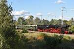 
52 8177 (Else) mit dem letzten Zug des Tages, mit Gästen durch die Wuhlheide. Anlässlich des 18. Eisenbahnfest von Berlin macht Dampf, in Berlin Schöneweide.

24.09.2023