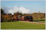 57 2770 (=GEG-Lok 657.2770) mit einem Fotogterzug am 18.10.2008 zwischen Garching und Trostberg, aufgeommen nchst Tacherting.