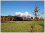 57 2770 (=GEG-Lok 657.2770) mit einem Fotogterzug am 18.10.2008 zwischen Garching und Trostberg, aufgeommen nchst Tacherting.
