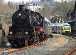 DAMPFLOK 58 311 DER EF-TREYSA IM BAHNHOF HACHENBURG/WW MIT HLB-LINT
Am Ziel der Sonderfahrt in den WESTERWALD steht Dampflok 58 311 der EF-TREYSA
hier am 22.2.2019 im BAHNHOF HACHENBURG- der HLB-LINT-TRIEBWAGEN ist auf der
Fahrt nach WESTERBURG....