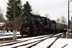 Einfahrt der 58 311 in den Bahnhof Schlettau.