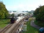 BR64 zieht den  Rebenbummler  eine normalspurige Museumsbahn aus dem Heimatbahnhof Riegel am Kaiserstuhl zur Weiterfahrt nach Breisach  Okt.2007