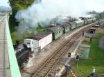 BR64 verlt mit dem  Rebenbummler  den Bahnhof Riegel am Kaiserstuhl/Baden,
Okt.2007