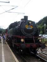 64 419 steht mit ihrem Sonderzug der  IG 3Seenbahn  in Titisee.