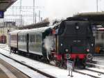 Verein Historisches Emmental - DB Dampflok 64 518 vor Fondueextrazug im Bahnhof Burgdorf am 30.01.2010 