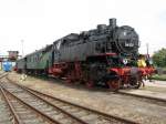 BR 64 007 mit historischen Wagen und einer V 36 am Zugschluss  im ehemaligen BW Schwerin am 24.09.2010 bei einer Ausstellung.