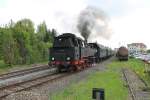 Bei der letzten Abfahrt aus Ebermannstadt am 01.05.2014 zeigt 64 491 noch einmal, dass auch eine kleine Dampflok mit super Auspuffschlägen und Rauchfahne aus dem Bahnhof ausfahren kann.