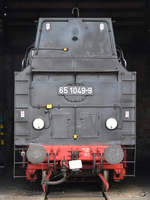 Die Dampflokomotive 65 1049-9 steht im Eisenbahnmuseum Arnstadt.