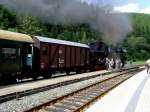 Vor der Rckfahrt nach Rottenbach im Bhf Katzhtte - 110 Kahre Schwarzatalbahn 14.8.2010