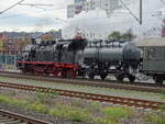 BR 78 im Bahnhof Leverkusen-Opladen vor einem Sonderzug auf dem Weg ins Ahrtal. Oktober 2019