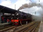 78 468 mit ihrem Sonderzug im Hbf Solingen,beim Wasser fassen.Aufgenommen zum Brckenfest am 25.10.09