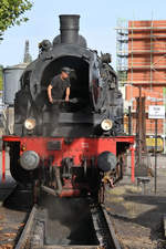 Die Dampflokomotive 78 468 wird Mitte September 2018 im Eisenbahnmuseum Bochum entschlackt.