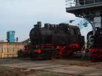 Versuche mal mittags einen Dampfer im SEM perfekt zu belichten wenn der Himmel stark bewlkt ist. Fr Nichtsachsen! Das Bild wurde zum Saisonabschlu am 31.10.2010 im ffentlich zugnglichen Schsischen Eisenbahnmuseum aufgenommen. Das Datum ist samt Uhrzeit eigentlich aus der Exif zu entnehmen und SEM kann man sogar googlen

http://www.google.de/search?q=SEM&rlz=1I7GGLL_de