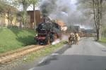 DR Dampflok 86 1001-6 mit einem Gterzug im Mai 1983 bei Walthersdorf im Erzgebirge(Archiv P.Walter)