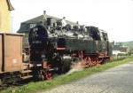 DR Tenderlok 86 1001-6 im Mai 1983 beim rangieren in Crottendorf/Erzgebirge.Diese Lok blieb als Museumslok erhalten.Die Strecke nach Schlettau wurde 1996 stillgelegt (Archiv P.Walter)