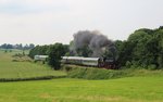 25 Jahre Wismut hieß es am 25.06.16. Deshalb fuhr 86 1333-3 und V300 005 den Pendelzug zwischen Schmirchau nach Kayna und zurück.
Hier der Zug bei Großenstein.