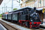 Sonderzug mit der Schlusslok 91 134 am Bahnsteig 1 des Hauptbahnhofs Greifswald.