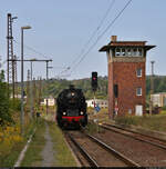 Nach der Rückkehr im Kopfbahnhof Blankenburg(Harz) rangiert die Bergkönigin 95 1027-2 (95 027 | 95 0027-3 | Hanomag pr. T 20) auf Höhe des Weichenwärter-Stellwerks  W2  ans andere Ende der Wagen des Sonderzugs, um mit ihnen in die Abstellung zu fahren.
Aufgenommen am Ende des Bahnsteigs 1.

🧰 Traditionsgemeinschaft 50 3708 e.V. | Arbeitsgemeinschaft Rübelandbahn
🕓 4.9.2021 | 17:04 Uhr