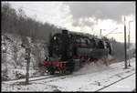 95027 rangiert im Spitzkehren Bahnhof Michaelstein am 27.01.2017 und dampft hier bereits in Fahrtrichtung Rübeland zur anderen Zugseite.